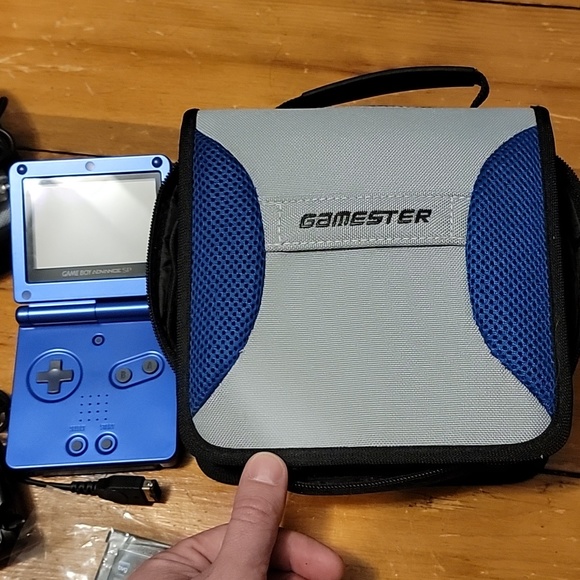 Nintendo Gameboy Advanced SP - Picture 7 of 14